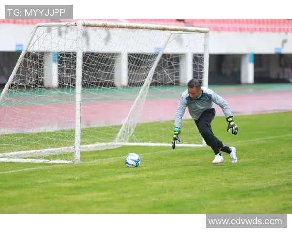 退役后身材依旧健美的足球明星们展现运动魅力与生活态度