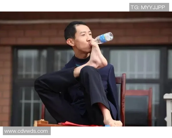 鼻子撞歪的足球明星背后的励志故事与不屈精神 鼻子撞歪的足球明星背后的励志故事与不屈精神